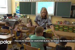 Policejní majáček varovně blikal v základní škole na Sjednocení