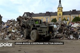 Opava bojuje s desítkami tisíc tun odpadu. S následky povodní pomáhají dobrovolníci, vojáci i vězni