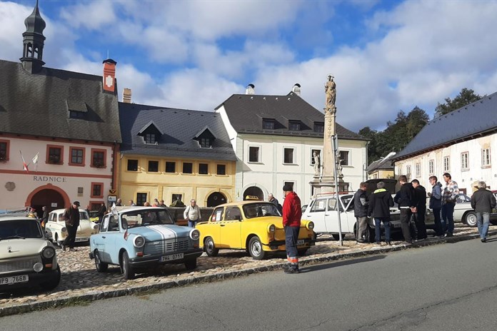 Severním Plzeňskem se v neděli nesla vůně benzínu