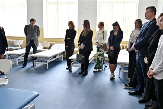 V Karlovarské kraji se vyučuje nový bakalářský program Kinantropologie – Wellness specialista. Studenti usedli poprvé do lavic