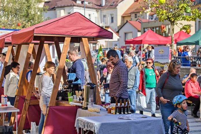 Luhačovice v sobotu provoní sousedská Slavnost pod jabloní