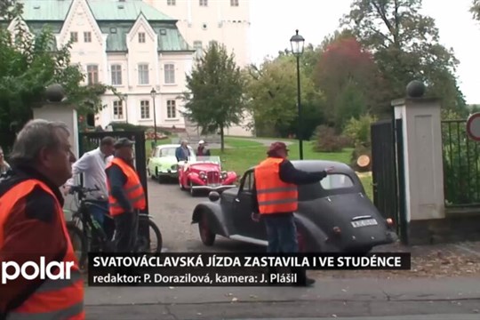 Svatováclavská jízda zastavila také u zámku ve Studénce