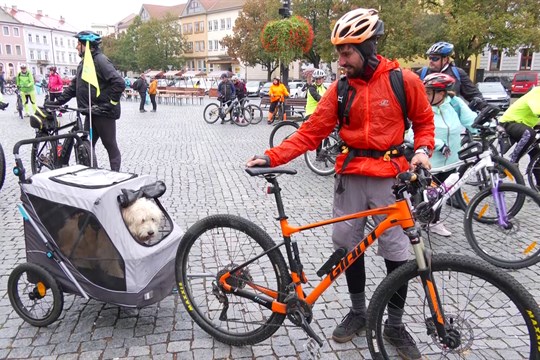 Ani mrholení neodradilo cyklisty od uzavření cyklostezek