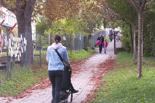 Chodník mezi ulicemi Hradská a Štefánikova projde opravou