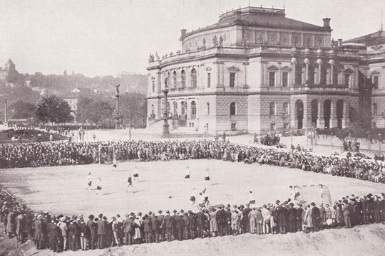 Házenkářky Slovácké Slavie Uherské Hradiště hrály před 100 lety finálový zápas před Rudolfinem