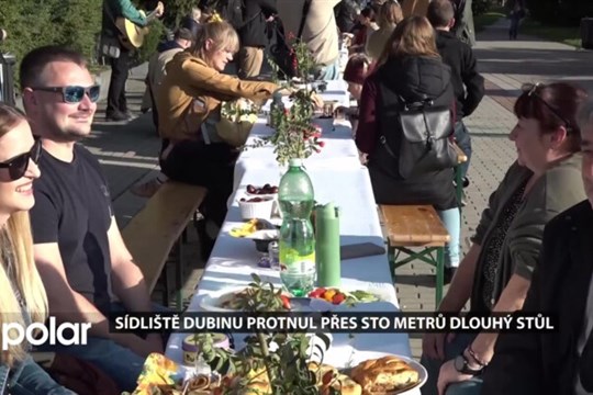 Sídliště v Ostravě Dubině protnul více než 100 metrů dlouhý stůl v rámci sousedské akce