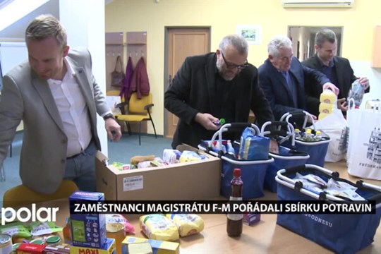 Zaměstnanci magistrátu ve Frýdku-Místku pořádali sbírku potravin pro ženy s dětmi