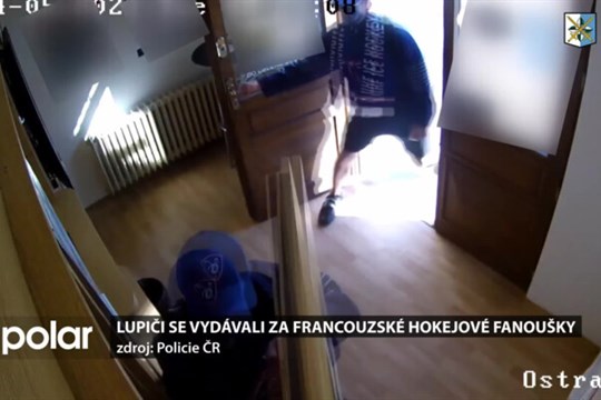 Slováci se vydávali při loupeži za francouzské hokejové fanoušky. Dopadení byli díky batohům