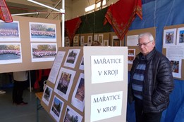 Fotografie z hodů, fašanků i jízdy králů ukazuje výstava Mařatice v kroji