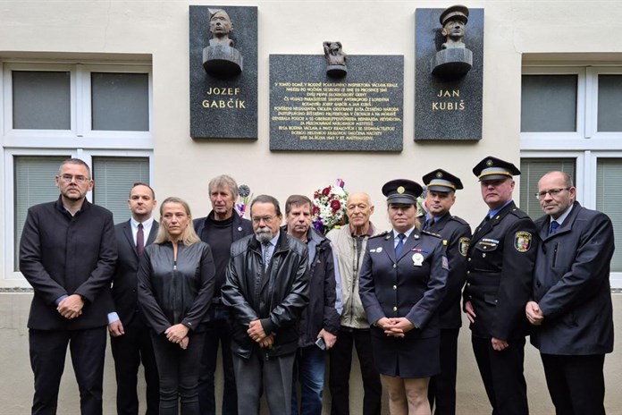 Vedení Jedničky si připomnělo 82. výročí zavraždění odbojáře Václava Krále a jeho rodiny