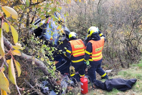 Při nehodě u Starých Heřminov zemřel řidič osobního auta