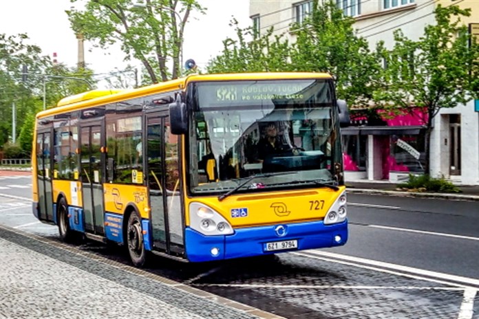 DSZO na Dušičky posílí autobusové spoje na hřbitovy