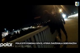 Policisté pomohli dívce dívce, která zvažovala sebevraždu