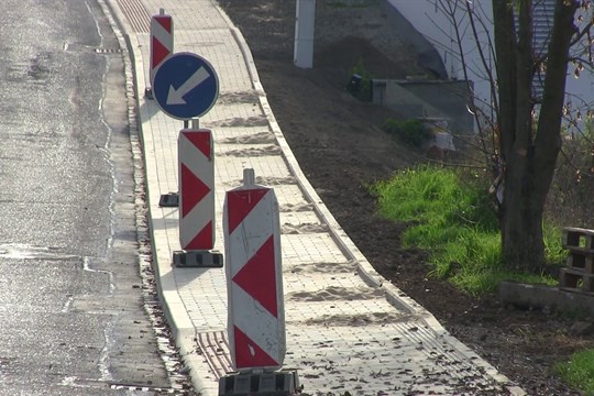 Nový chodník vyrostl v Luční ulici a následovat budou další