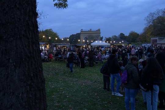 Halloween si v zámeckém parku užily tisíce lidí