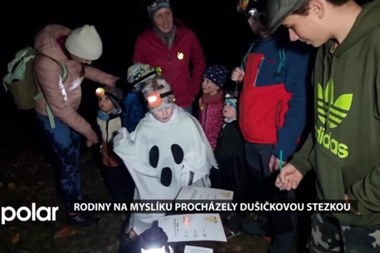 Rodiny na Myslíku procházely dušičkovou stezkou