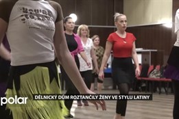 Dělnický dům roztančily ženy ve stylu latiny,  učily se kubánskou cha chu