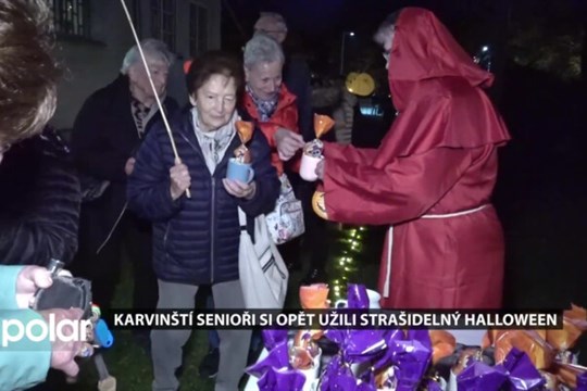 V Karviné se konal Halloweenský pochod seniorských světýlek