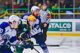 Hokejisté Vsetína zdolali Kolín fotbalovým skóre 1:0