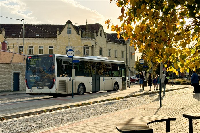 Všechny zastávky regionální autobusové dopravy budou nově „na znamení“