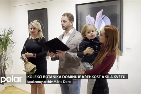 Kolekci obrazů Botanika dominuje křehkost a síla květů