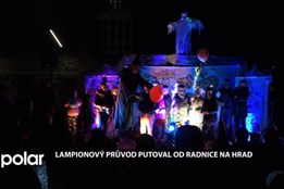 Lampionový průvod putoval na Slezskoostravský hrad, děti čekala stezka strašidel i klaun Hopsalín