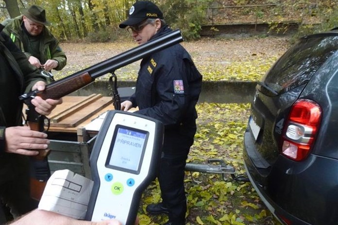 Policisté si posvítili na myslivecké hony. Jak kontrola dopadla?