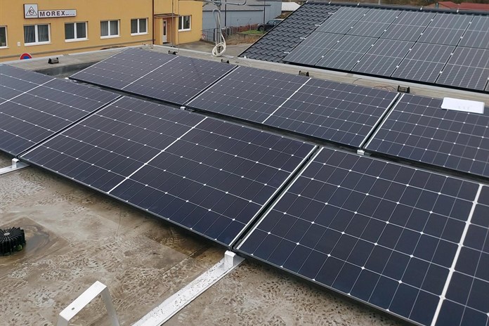 Záchranka instaluje fotovoltaiku na sedmi výjezdových základnách