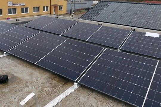 Záchranka instaluje fotovoltaiku na sedmi výjezdových základnách