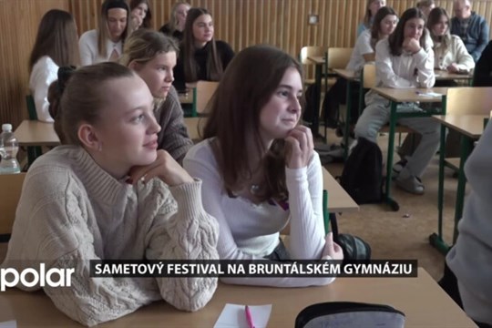 Sametový festival na bruntálském gymnáziu byl studentskou akcí motivovanou 35. výročím sametové revoluce