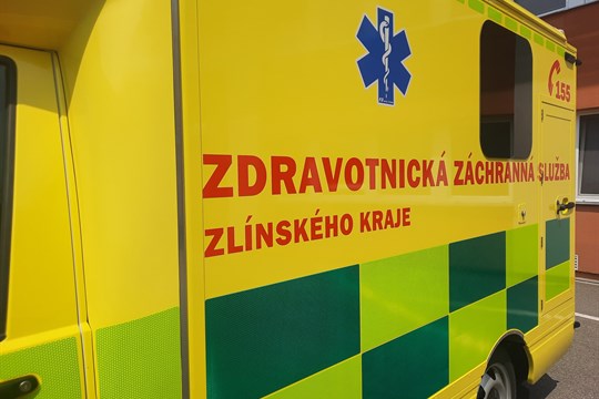 Ve Zlíně vběhlo dítě přímo před houkající sanitku