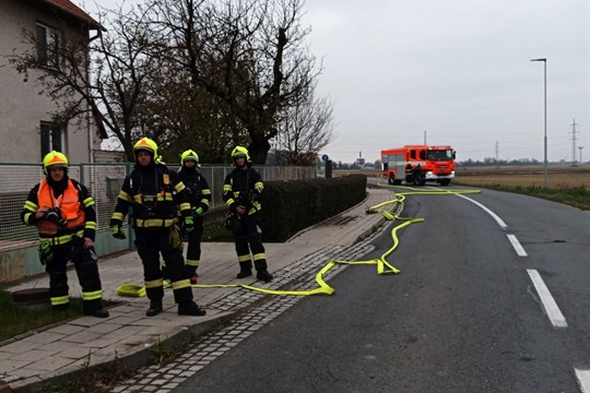 Kvůli silnému úniku plynu v rodinném domě museli hasiči evakuovat pět lidí