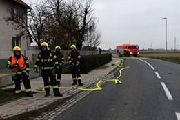 Kvůli silnému úniku plynu v rodinném domě museli hasiči evakuovat pět lidí