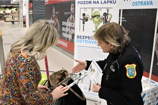 Adventní bezpečnostní akce v Ostravě nabízí rady, dílničky i vánoční tramvaj