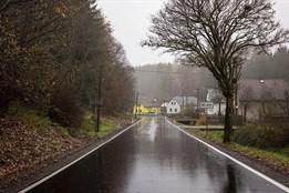 Řidiči už se projedou po nově opravené silnici mezi Růžovým údolím a Svébohovem