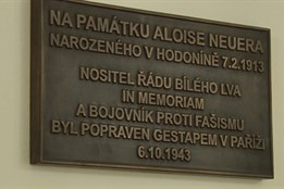 Bojovník proti fašismu Alois Neuer má ve svém rodném městě pamětní desku