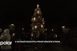 První vánoční strom v Ostravě svítí na náměstí SNP