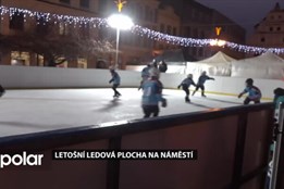 Letošní ledová plocha, která zahájila provoz na bruntálském náměstí je větší než v loňském roce