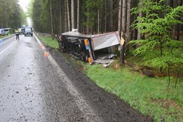 V listopadu vyhasl na silnicích v kraji život dvou lidí, nehod ale oproti loňskému roku ubylo