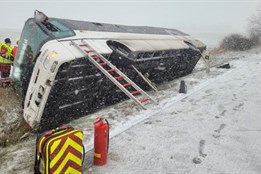 Jedenáct zraněných při nehodě autobusu na Bruntálsku