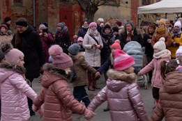 Jarmark a výstavu ve Bzenci doprovodily koledy Maličkého Marijánku