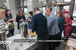 Na havířovském magistrátu se sešli lidé u vánočního punče