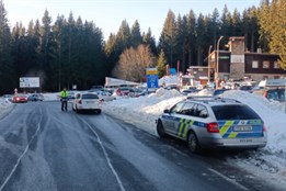 Lidé chtěli na Silvestra na Praděd, doprava kolabovala na Hvězdě i v Karlově Studánce