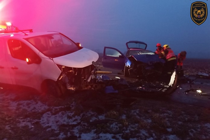 Na Kroměřížsku se srazilo osobní auto s dodávkou. Řidičku odvezli do nemocnice