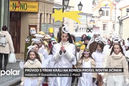 Průvod s třemi králi na koních prošel Novým Jičínem