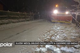 Služby města Orlové čistily cesty a chodníky od sněhu