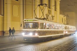 Olomoucké vánoční tramvaje obhájily bronzovou medaili v anketě o nejkrásnější „Vánoční tramvaj 2024“