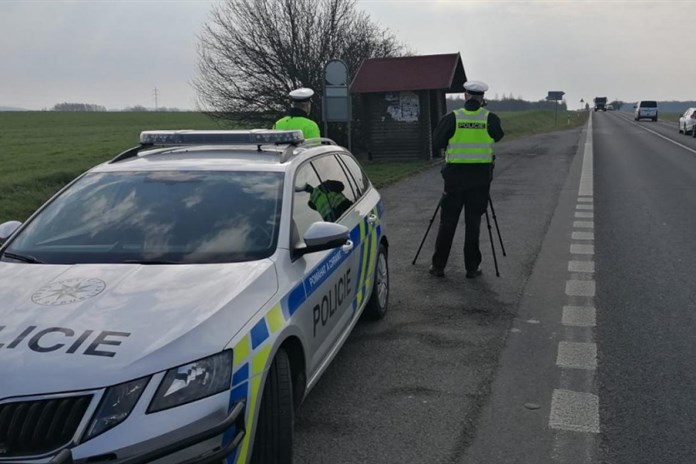 Platný zákaz řízení muže na Rokycansku netrápil, dál usedal za volant