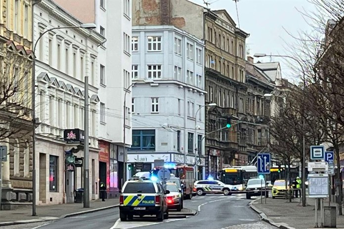 VIDEO: Manévry na Americké skončily, bombu policisté nenašli!