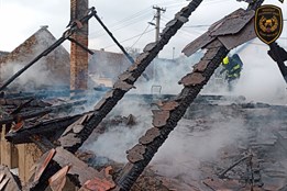 Rozsáhlý požár střechy v Buchlovicích zaměstnal čtyři jednotky hasičů. Nikdo se nezranil